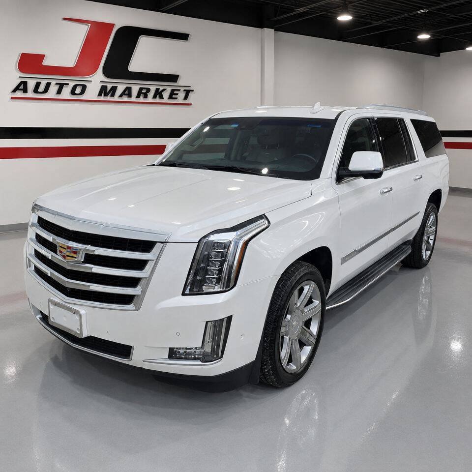 Used 2018 Cadillac Escalade ESV Luxury RWD image 1