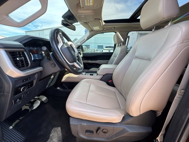Used 2024 Ford Expedition XLT RWD image 2