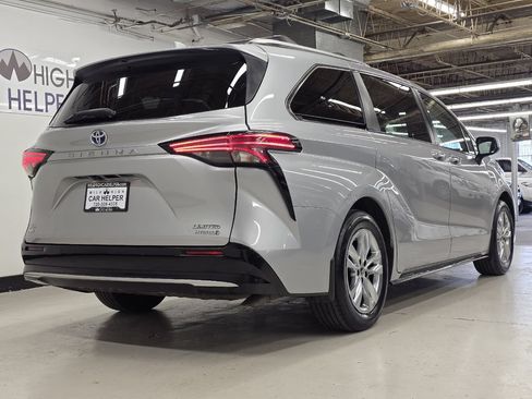 Used 2022 Toyota Sienna Limited AWD/4WD image 21