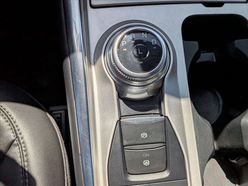 Used 2022 Ford Explorer XLT w/ Equipment Group 202A AWD/4WD image 12