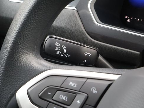 Used 2022 Volkswagen Tiguan S image 22