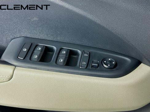 Certified 2026 Hyundai Venue SEL FWD image 25