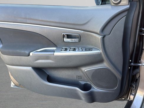 Used 2019 Mitsubishi Outlander Sport SE FWD image 10