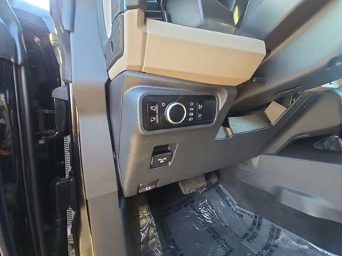 Used 2023 Ford Bronco Wildtrak image 24