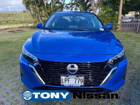 Used 2025 Nissan Sentra SV FWD image 2