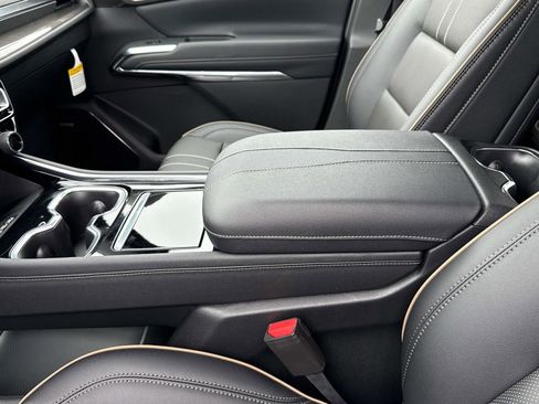 New 2025 Chevrolet Traverse High Country w/ LPO, Floor Liner Package image 8