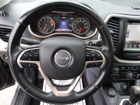 Used 2018 Jeep Cherokee 4WD Limited w/ Luxury Group w/ Luxury Group image 18