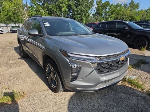 Used 2025 Chevrolet Trax LT w/ LT Convenience Package FWD image 6