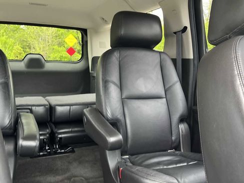 Used 2010 Cadillac Escalade ESV Luxury AWD/4WD image 35