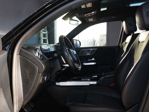 Used 2023 Mercedes-Benz GLB 250 4MATIC image 11