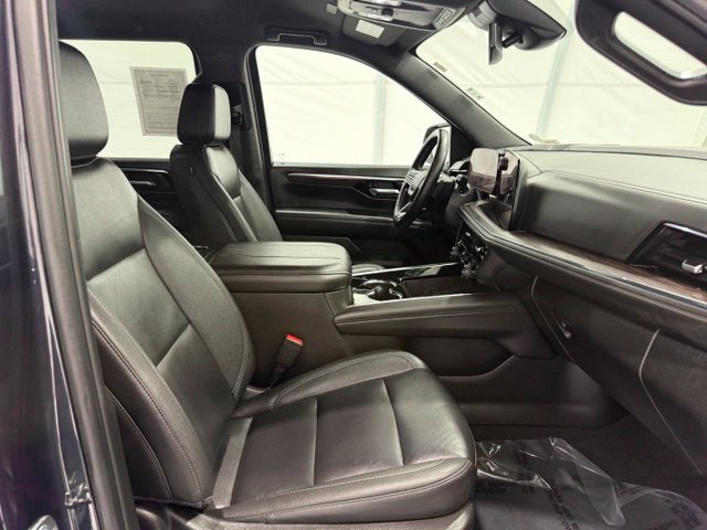 Used 2025 Chevrolet Suburban Z71 AWD/4WD image 24
