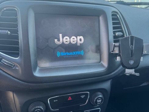 Used 2020 Jeep Compass Trailhawk AWD/4WD image 19