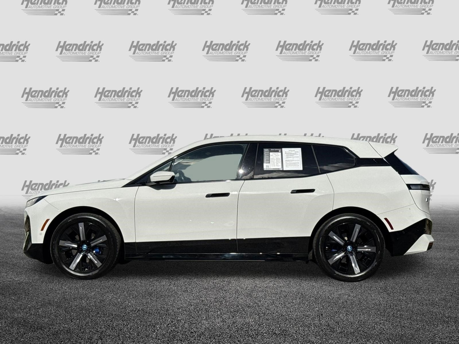 Used 2024 BMW iX xDrive50 w/ Sport Package AWD/4WD image 8