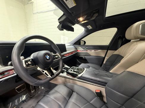 Used 2025 BMW 760i xDrive AWD/4WD image 31