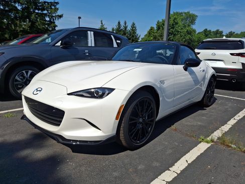 New 2026 MAZDA MX-5 Miata Club RWD image 3