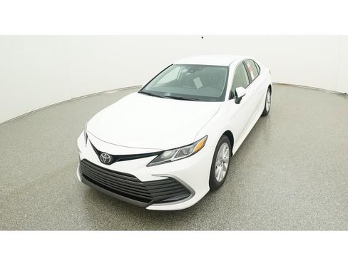 Used 2023 Toyota Camry LE image 17