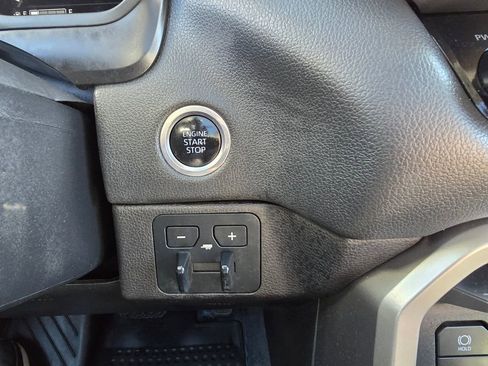 Used 2024 Toyota Tundra Limited AWD/4WD image 27
