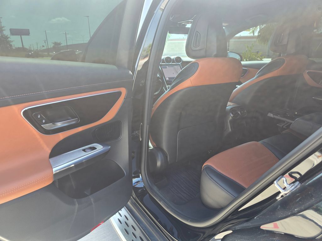 Used 2024 Mercedes-Benz GLC 300 4MATIC image 15