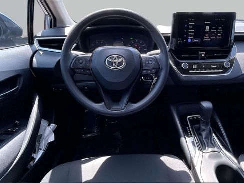 Used 2025 Toyota Corolla LE FWD image 11