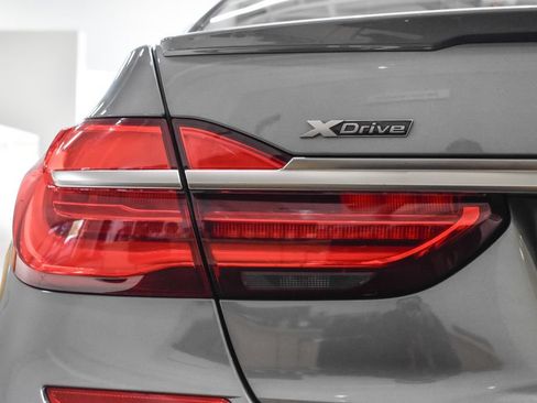Used 2018 BMW M760i xDrive AWD/4WD image 13