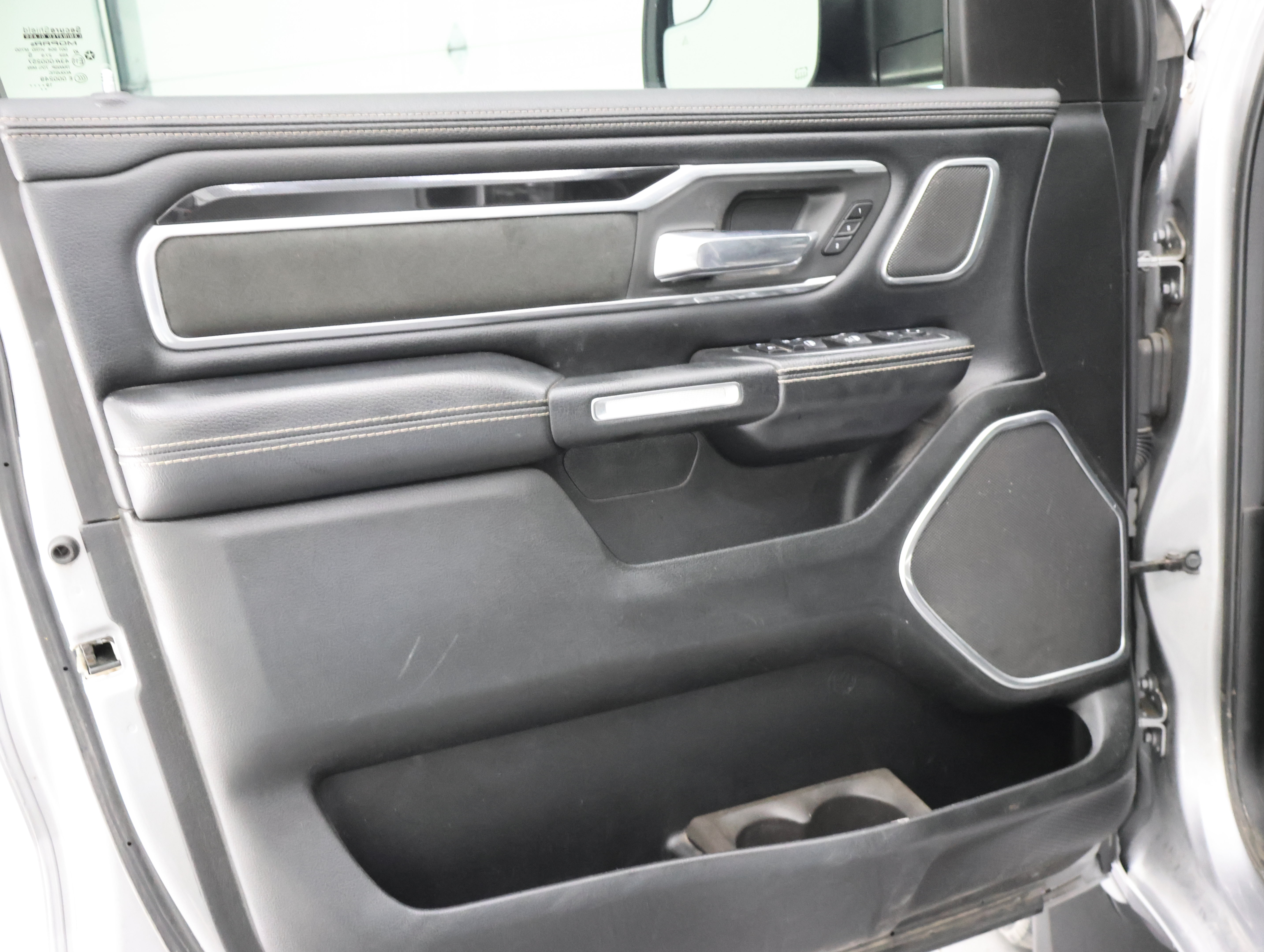 Used 2020 RAM 1500 Laramie AWD/4WD image 39