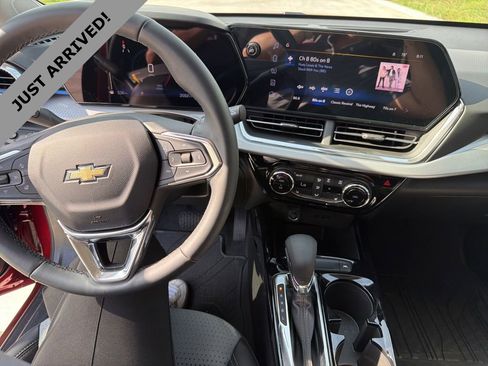 Used 2025 Chevrolet Trax LT w/ Driver Confidence Package FWD image 12