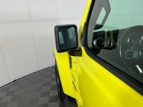 Used 2022 Jeep Wrangler Unlimited Sahara w/ Cold Weather Group AWD/4WD image 11