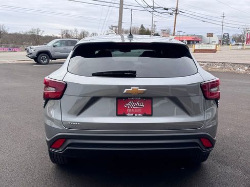 Used 2024 Chevrolet Trax LS w/ Driver Confidence Package image 7