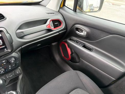 Used 2023 Jeep Renegade Trailhawk AWD/4WD image 20