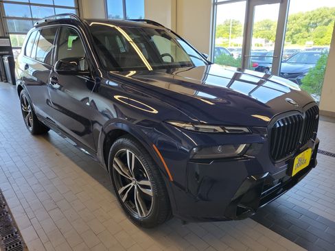 Used 2025 BMW X7 M60i AWD/4WD image 3