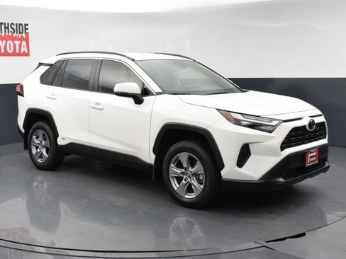 Used 2025 Toyota RAV4 LE AWD/4WD image 6