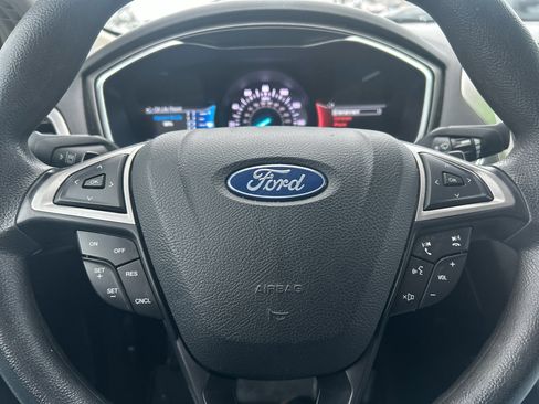 Used 2019 Ford Fusion SE image 12