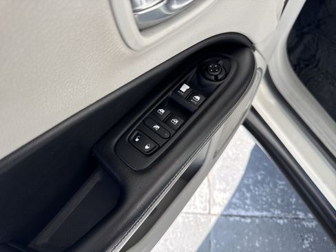 Used 2021 Jeep Compass Latitude FWD image 14