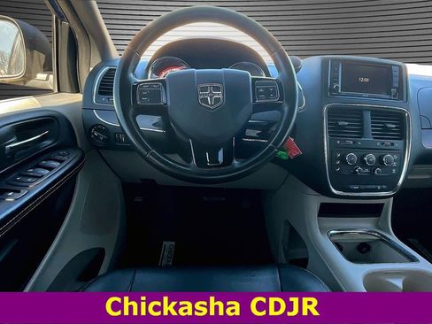 Used 2019 Dodge Grand Caravan SXT image 8