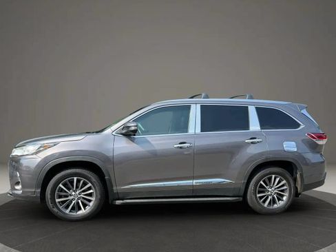 Used 2019 Toyota Highlander XLE AWD/4WD image 8