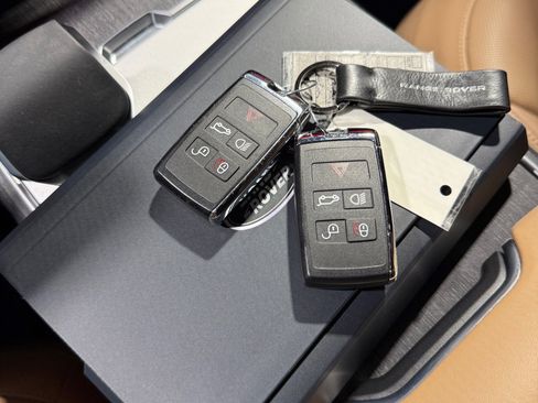 Used 2025 Land Rover Range Rover Long Wheelbase SE image 72