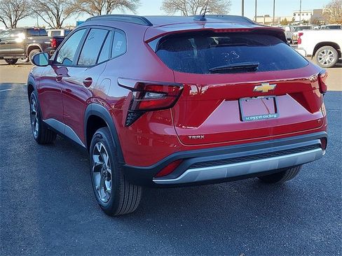 New 2026 Chevrolet Trax LT image 2