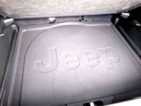 Used 2022 Jeep Renegade Latitude w/ Convenience Group image 37