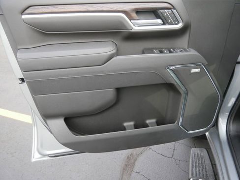 New 2026 GMC Sierra 2500 SLT w/ SLT Premium Package image 6