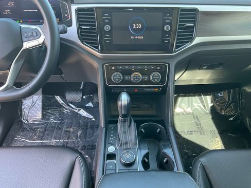 Used 2023 Volkswagen Atlas SE w/ Panoramic Sunroof Package AWD/4WD image 11