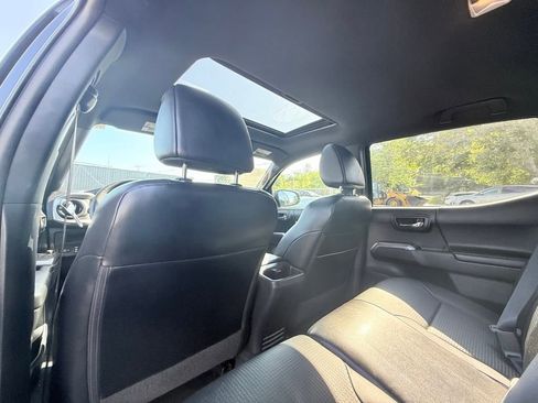 Used 2018 Toyota Tacoma Limited image 19