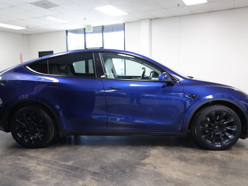 Used 2023 Tesla Model Y Long Range AWD/4WD image 9