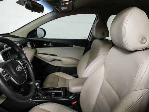 Used 2020 Kia Sorento LX image 5