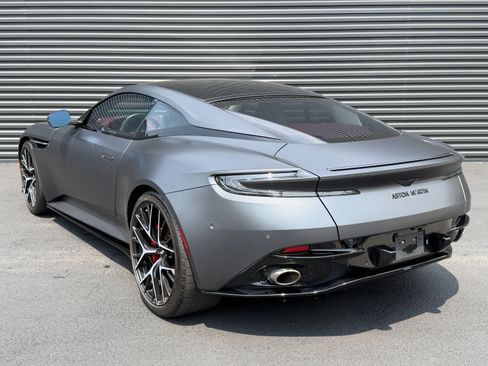 Used 2024 Aston Martin DB12 Coupe RWD image 3