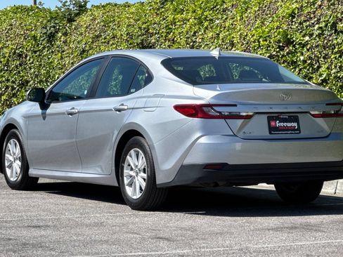 Used 2025 Toyota Camry LE FWD image 7