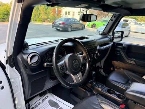 Used 2013 Jeep Wrangler Unlimited Sahara AWD/4WD image 20