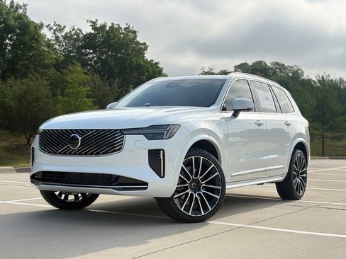 New 2026 Volvo XC90 B5 Plus w/ Protection Package Premier AWD/4WD image 2