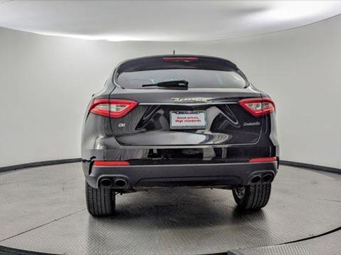 Used 2018 Maserati Levante image 6