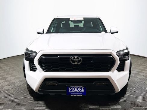 Certified 2025 Toyota Tacoma TRD Off-Road AWD/4WD image 2