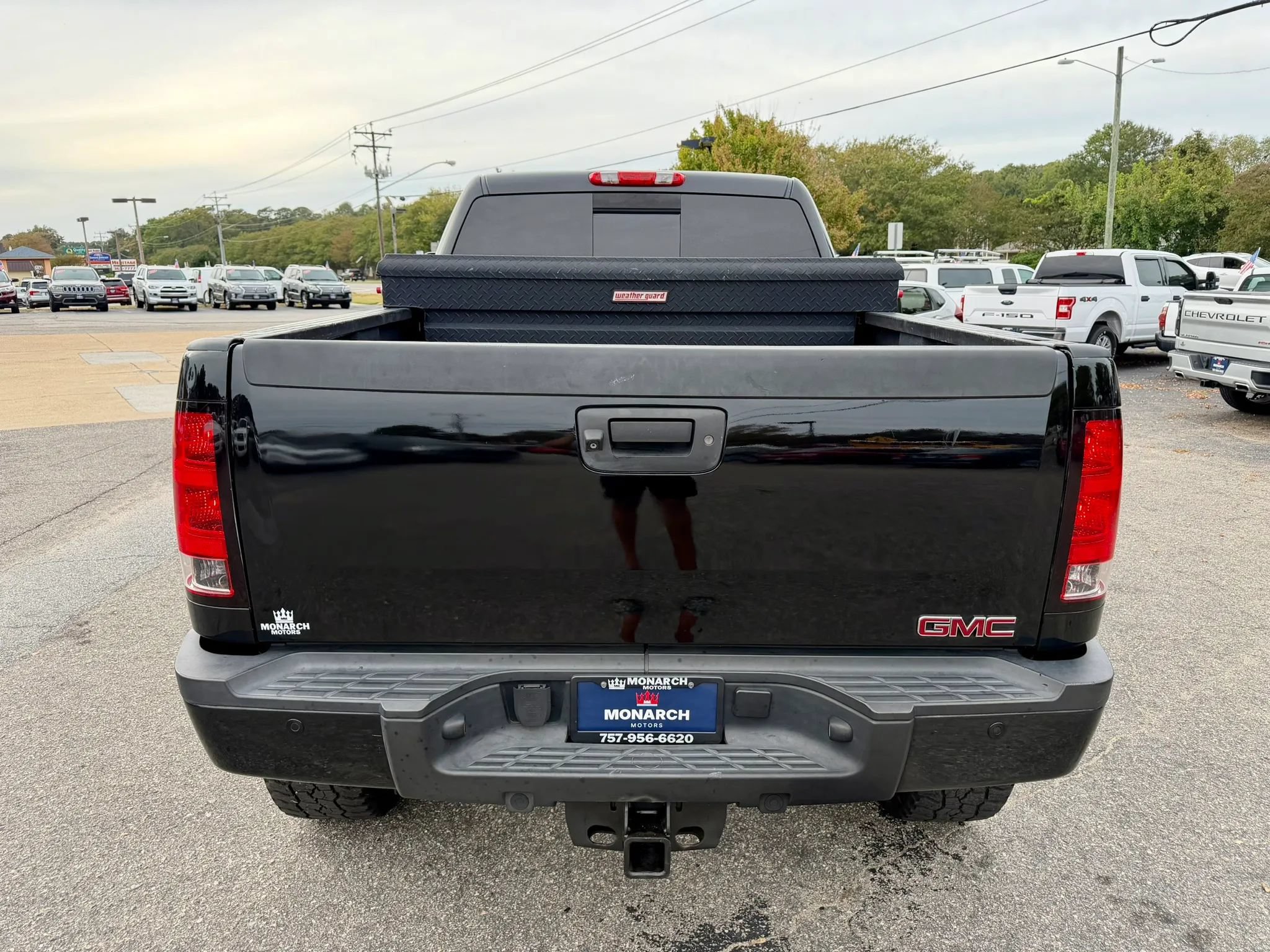 Used 2014 GMC Sierra 2500 Denali w/ Suspension Package, Off-Road AWD/4WD image 4